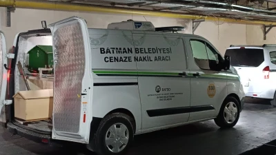 Balkon yıkarken elektrik akımına kapıldı