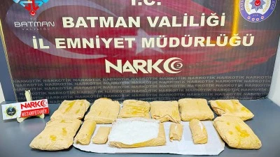 BAVUL İ&Ccedil;İNDE 8,5 KİLO METAMFETAMİN BULUNDU