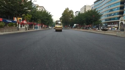 BELEDİYE 2025’TE 140 BİN TON ASFALT SERDİ