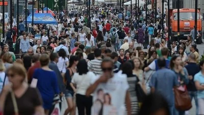 BİR &Uuml;LKEDE 1,4 MİLYAR KİŞİ, DİĞERİNDE SADECE 900