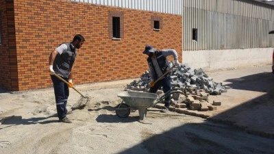 BOZULAN YOLLAR YENİLENİYOR