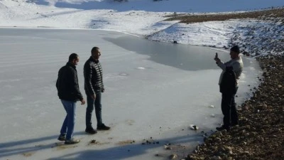 BUZ TUTAN G&Ouml;LETTE FOTOĞRAF