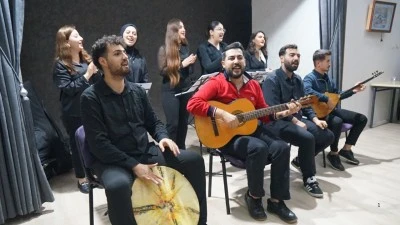 ÇOK SESLİ KORODAN ÇOCUKLARA SÜRPRİZ ETKİNLİK