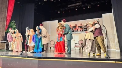 DEVLET TİYATROSU’NA BÜYÜK İLGİ