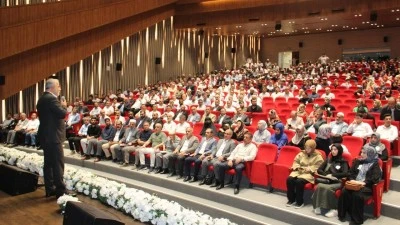 DOÇ. DR. İŞLİYEN:AİLEYİ YENİDEN İNŞA ETMELİYİZ