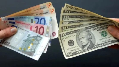 DOLAR Y&Uuml;KSELİŞLE BAŞLARKEN EURO GERİLEDİ