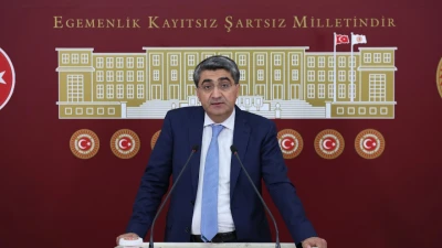 EKMEN: GENÇLER UMUDUNU YİTİRİYOR