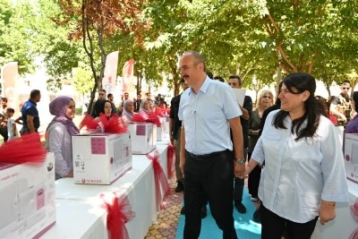 EVLER &Uuml;RETİM AT&Ouml;LYESİNE D&Ouml;N&Uuml;Ş&Uuml;YOR