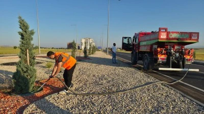FİDANLAR İ&Ccedil;İN ŞAFAKTA MESAİ