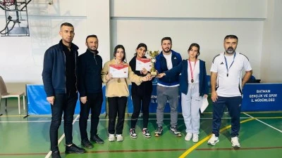 FLOR CURLİNGTE ŞAMPİYON ATAT&Uuml;RK ANADOLU LİSESİ