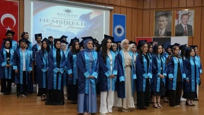 GEN&Ccedil; HEMŞİRELER YEMİN EDEREK MEZUN OLDU