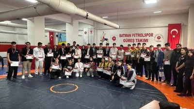 GÜREŞTE EN İYİLER BELİRLENDİ