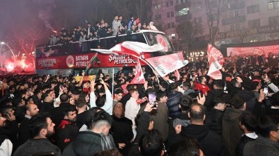 ŞAMPİYONLUK KENTTE COŞKUYLA KUTLANDI