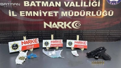 ARA&Ccedil;TA UYUŞTURUCU VE SİLAH &Ccedil;IKTI
