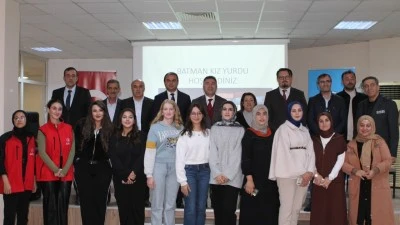 REKTÖR VE ÖĞRENCİLER AYNI MASADA