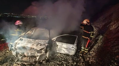 İKİZTEPE YOLUNDA ARA&Ccedil; YANGINI PANİĞİ