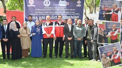 5 BİN 700 ANA ARI &Uuml;RETİCİLERE DAĞITILDI