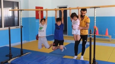 KOZLUK’TA MİNİKLER YAZI CİMNASTİKLE GEÇİRİYOR