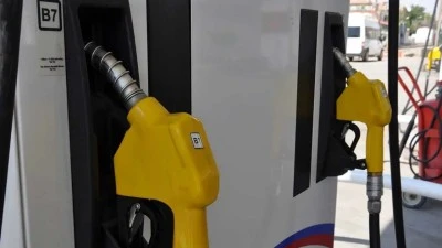 MOTORİNE YENİ ZAM: BAZI İLLERDE 70 TL&rsquo;Yİ AŞTI