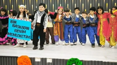 MİNİKLERDEN YIL SONU ŞENLİĞİ
