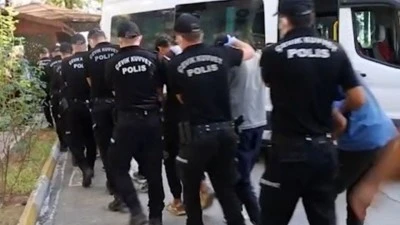 FİLM GİBİ KOVALAMACA: 19 GÖÇMEN GÖZALTINDA
