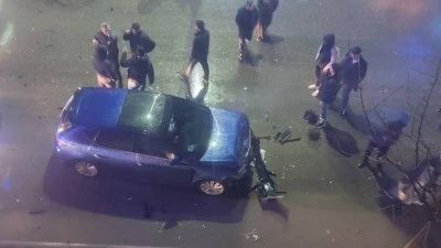 İKİ OTOMOBİL &Ccedil;ARPIŞTI: 2 YARALI