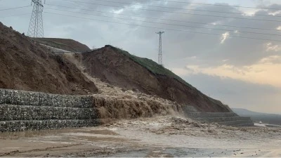 SULAMA KANALI TAŞTI, YOL TEK ŞERİDE D&Uuml;ŞT&Uuml;