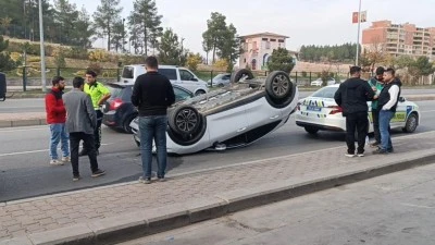 OTOMOBİL TAKLA ATTI: 1 YARALI