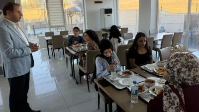 ÖĞRENCİLERLE YEMEK TADIMI VE SOHBET