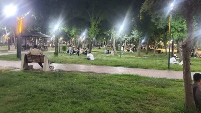 VATANDAŞLAR PARKLARI DOLDURUYOR, ARDINDAN BU KALIYOR