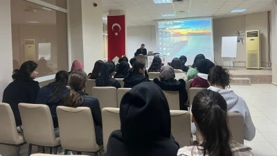 KIZ ÖĞRENCİLERE MADDE BAĞIMLILIĞI SEMİNERİ