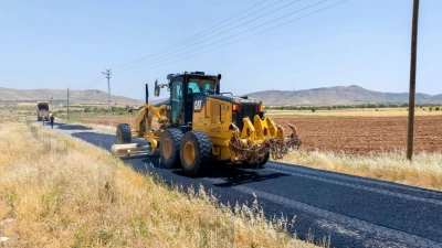 KÖY YOLLARINDA ASFALT ÇALIŞMALARINA BAŞLANDI