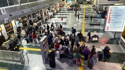 HAVALİMANINDA KUYRUK &Ccedil;İLESİ BİTİYOR