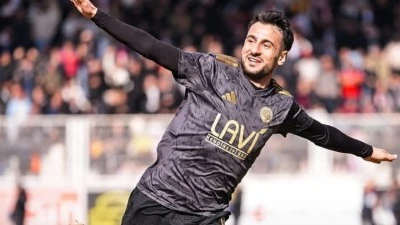 FARKI KA&Ccedil;IRDI, LİDERLİĞİ S&Uuml;RD&Uuml;RD&Uuml;!