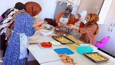 KADINLARA AŞÇILIK KURSU DEVAM EDİYOR