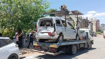 BAH&Ccedil;ELİEVLER'DE ARA&Ccedil;LAR &Ccedil;ARPIŞTI