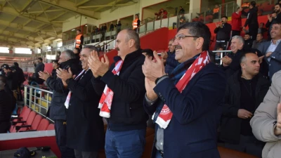 BATMAN PETROLSPOR 4 ATTI AMA ASIL MESAJ TRİB&Uuml;NEYDİ