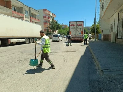 &Uuml;&Ccedil; MAHALLEDE TEMİZLİK &Ccedil;ALIŞMASI