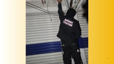 KUAFÖRDE MAHSUR KALAN 3 KİŞİ İTFAİYE TARAFINDAN KURTARILDI