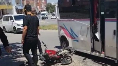 KARŞIYAKA'DA KAZA: 4 YARALI
