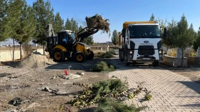 11 MEZARLIKTA KAPSAMLI BAKIM HAMLESİ