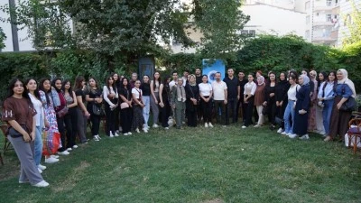 SOSYAL MEDYANIN MUTLULUK ÜZERİNDEKİ ETKİLERİ TARTIŞILDI