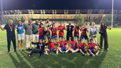 KIZLAR T&Uuml;RKİYE'NİN EN İYİ 12 TAKIMI ARASINDA