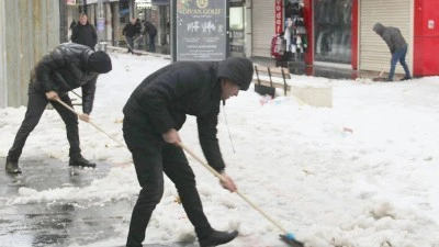 HERKES KAPISININ &Ouml;N&Uuml;N&Uuml; TEMİZLEMELİ