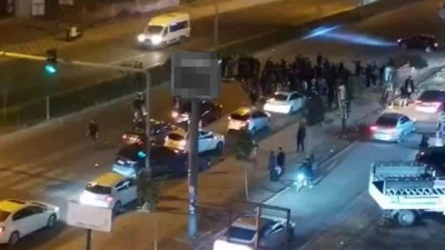 MOTOSİKLET YAYAYA ÇARPTI: 1 ÖLÜ, 2 YARALI