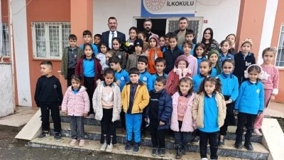 YAZAR DOĞAN, YENİ KİTABIYLA K&Ouml;Y OKULLARINDAYDI