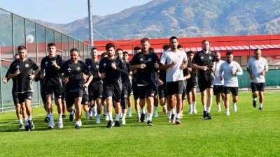 BATMANLI 9 FUTBOLCU PETROLSPOR KAMPINDA!