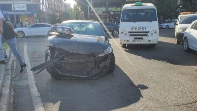 BULVARDA İKİ ARAÇ ÇARPIŞTI