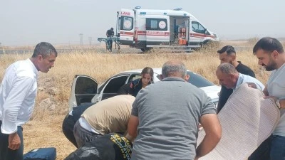 LASTİK PATLADI, ARAÇ ŞARAMPOLE DEVRİLDİ