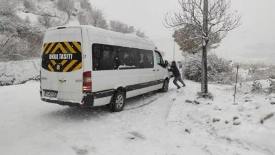 300&rsquo;&Uuml;N &Uuml;ZERİNDE K&Ouml;Y VE MEZRA YOLU KAPANDI